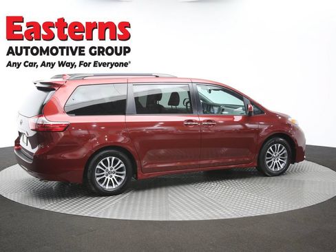 Used 2019 Toyota Sienna XLE FWD image 45