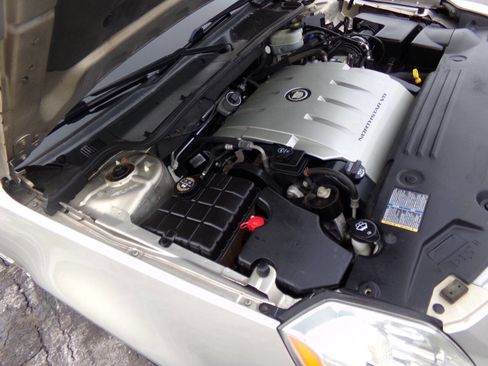 Used 2009 Cadillac DTS Luxury 5 Passenger 4dr Sedan w/ Sun And Navigation Package image 32