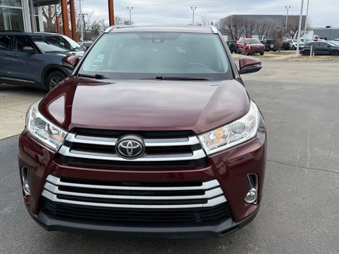 Used 2017 Toyota Highlander XLE image 4