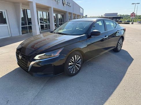 Used 2024 Nissan Altima 2.5 SV FWD image 31