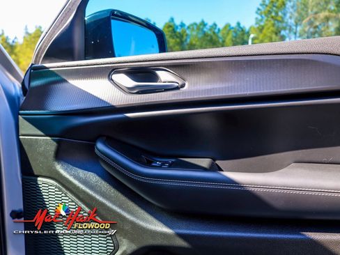 Used 2025 Jeep Grand Cherokee Altitude image 13