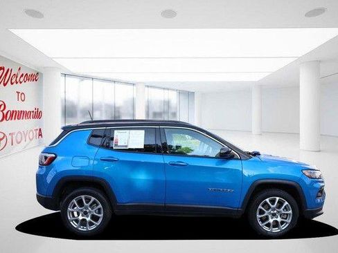 Used 2025 Jeep Compass Limited AWD/4WD image 5