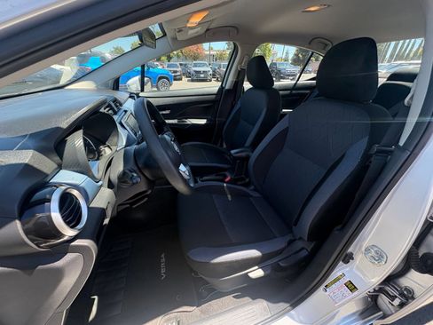 Used 2025 Nissan Versa SV FWD image 33