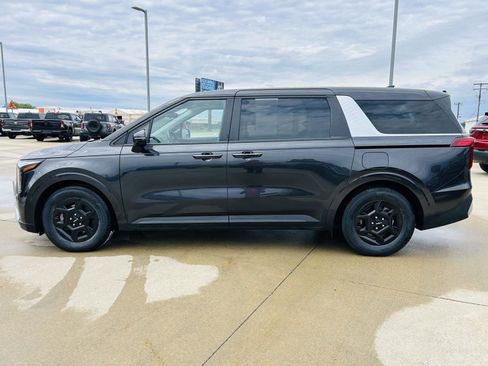 Used 2025 Kia Carnival FWD image 34