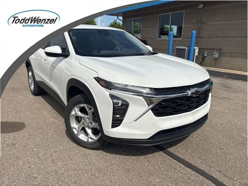 Used 2024 Chevrolet Trax LS w/ LS Convenience Package FWD image 1