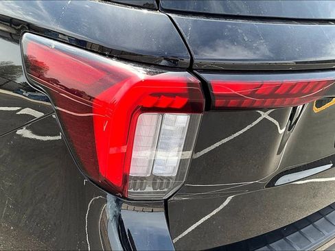 Used 2025 Ford Explorer ST-Line w/ ST-Line Street Pack image 24