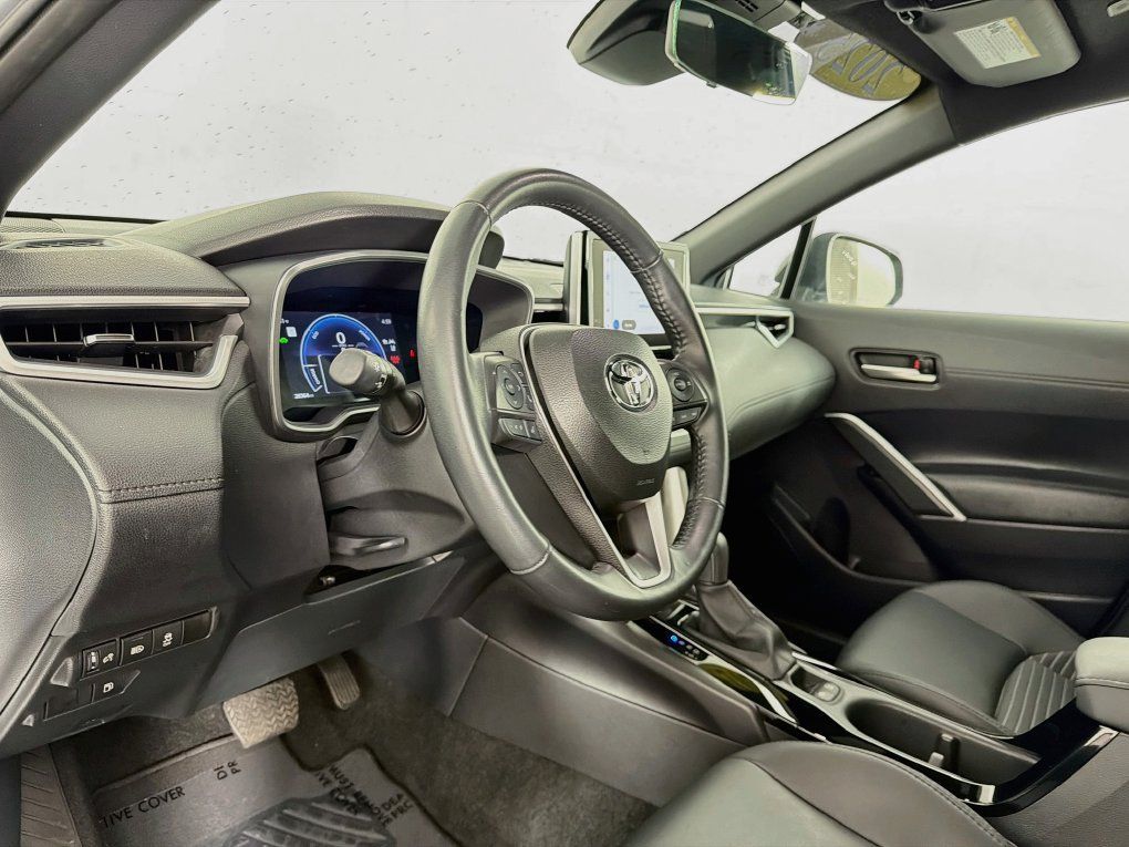 Used 2025 Toyota Corolla Cross AWD Hybrid image 14