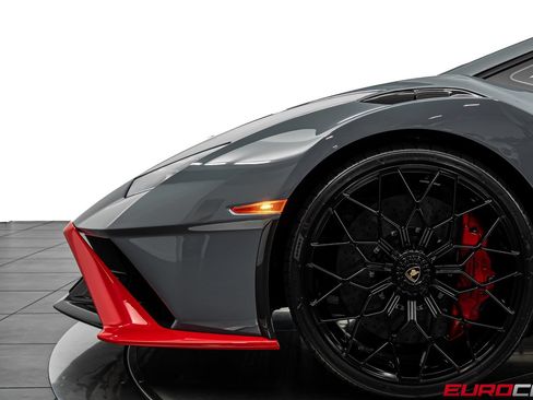 Used 2023 Lamborghini Huracan STO RWD image 15