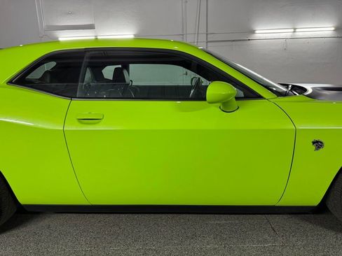 Used 2015 Dodge Challenger SRT Hellcat RWD image 4