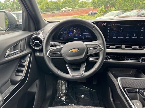 Used 2025 Chevrolet Equinox LT FWD image 34