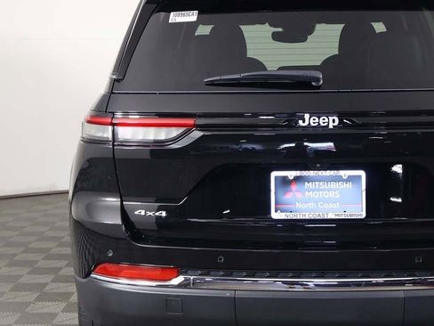 Used 2024 Jeep Grand Cherokee Limited image 16