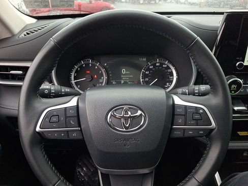 Used 2025 Toyota Highlander XLE image 20