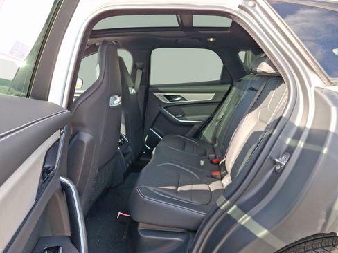 New 2026 Jaguar F-PACE R-Dynamic S image 8