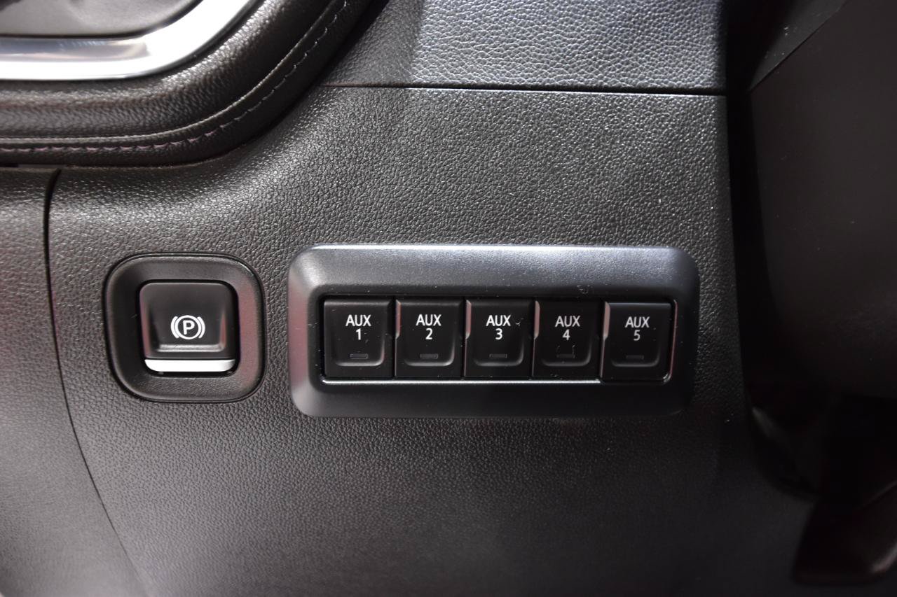 Used 2023 Chevrolet Silverado 3500 LT AWD/4WD image 15