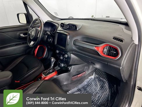 Used 2018 Jeep Renegade Trailhawk AWD/4WD image 27