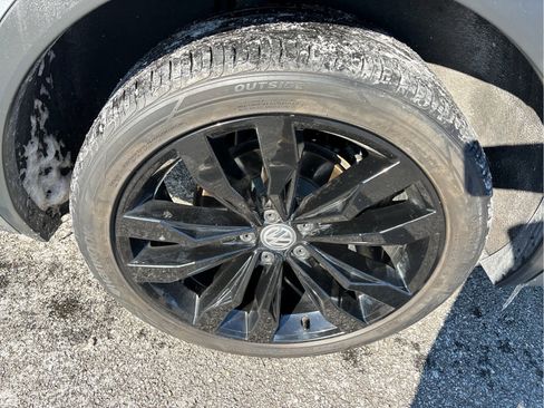 Used 2021 Volkswagen Tiguan SE R-Line image 31