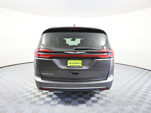 Used 2022 Chrysler Pacifica Touring-L FWD image 5