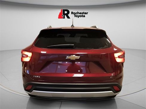 Used 2025 Chevrolet Trax LT w/ LT Convenience Package image 4