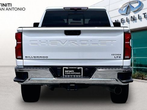 Used 2025 Chevrolet Silverado 2500 LTZ w/ LTZ Convenience Package AWD/4WD image 5