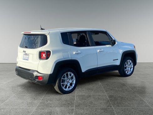 Used 2023 Jeep Renegade Latitude AWD/4WD image 5