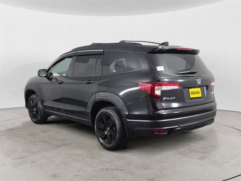 Certified 2022 Honda Pilot TrailSport image 3