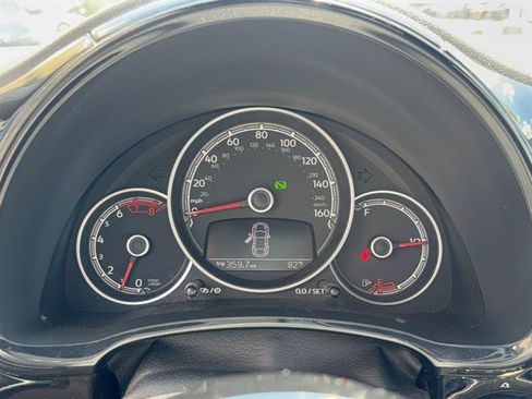 Used 2018 Volkswagen Beetle 2.0T S FWD image 12