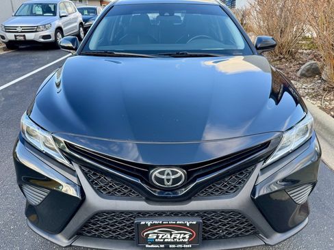 Used 2018 Toyota Camry SE image 3