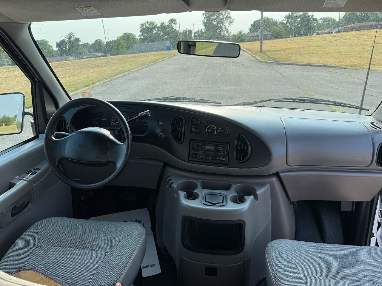 Used 2002 Ford E-150 and Econoline 150 Wagon RWD image 13