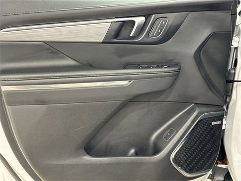 Used 2025 Buick Enclave Preferred image 22