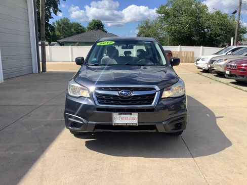 Used 2017 Subaru Forester 2.5i AWD/4WD image 3