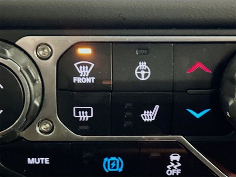 Used 2024 Jeep Wrangler Unlimited Sahara image 17