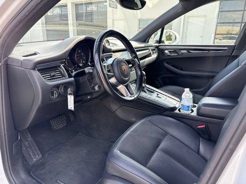 Used 2018 Porsche Macan AWD/4WD image 8