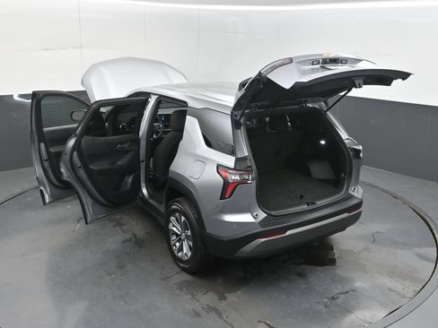 Used 2025 Chevrolet Equinox LT FWD image 45