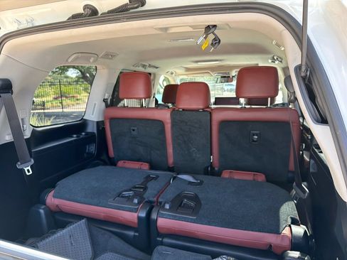 Used 2019 Lexus LX 570 4WD w/ Luxury Package image 45