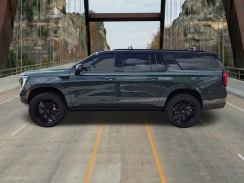New 2026 GMC Yukon XL AT4 Ultimate AWD/4WD image 5