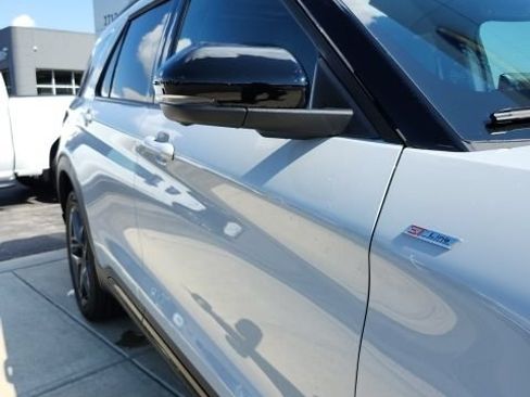 New 2027 Ford Explorer ST-Line w/ Premium Package AWD/4WD image 11