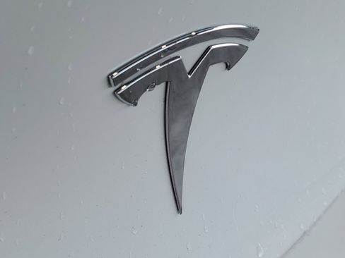 Used 2023 Tesla Model Y Long Range AWD/4WD image 5