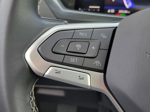 Used 2022 Volkswagen Tiguan SE image 24