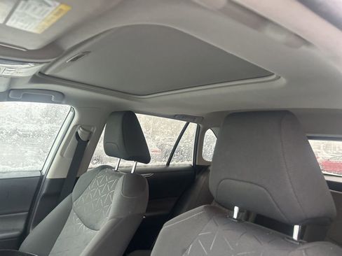 Used 2021 Toyota RAV4 XLE w/ Convenience Package image 19