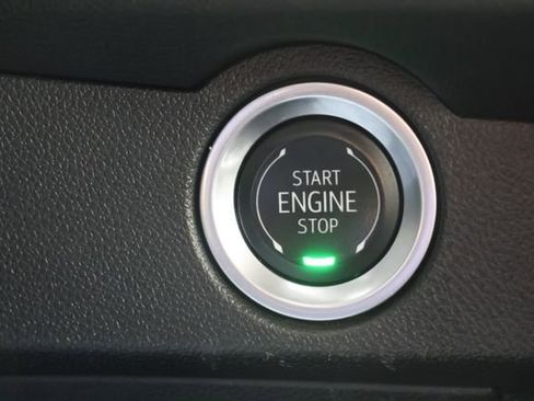 Used 2024 Chevrolet Traverse LT FWD image 17