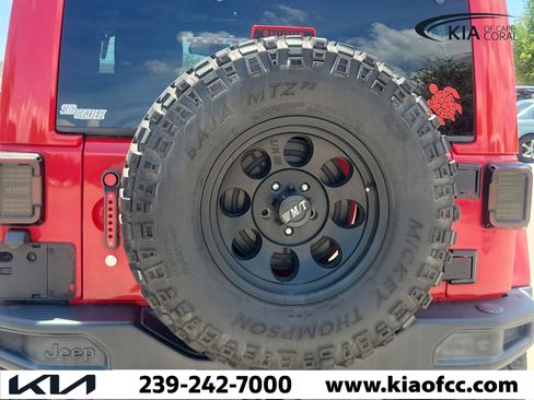Used 2016 Jeep Wrangler Unlimited Rubicon AWD/4WD image 8