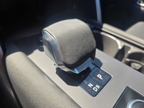 Used 2025 Land Rover Discovery Dynamic SE AWD/4WD image 33