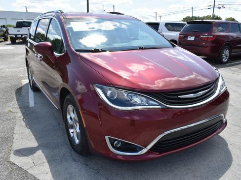 Used 2018 Chrysler Pacifica Touring-L FWD image 4