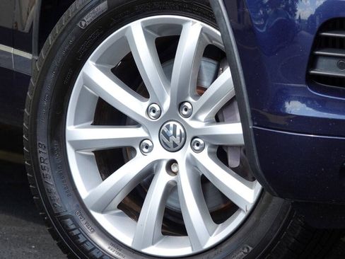 Used 2012 Volkswagen Touareg Sport AWD/4WD image 86