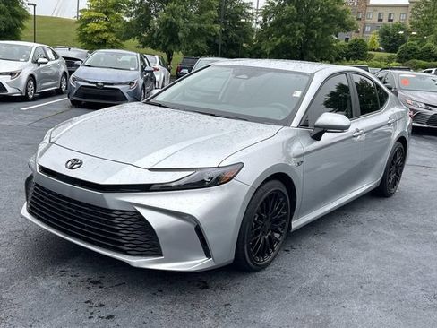 Used 2025 Toyota Camry LE FWD image 8