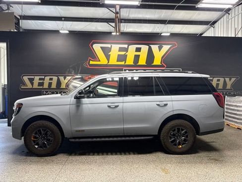 Used 2025 Ford Expedition Tremor AWD/4WD image 2