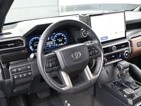 Used 2025 Toyota 4Runner Limited AWD/4WD image 19