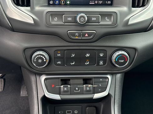 Used 2024 GMC Terrain SLE FWD image 23