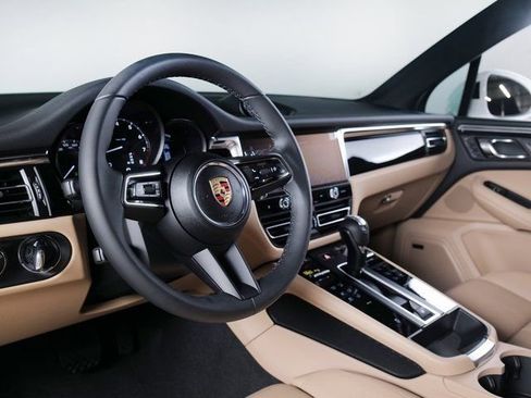 New 2025 Porsche Macan image 4