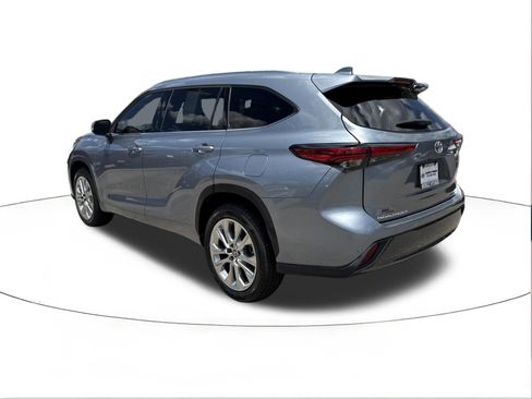 Used 2022 Toyota Highlander Limited FWD image 5